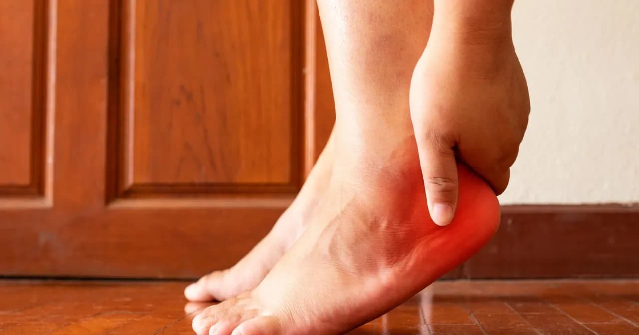 Objawy ostrogi piętowej: jak rozpoznać ból i inne symptomy