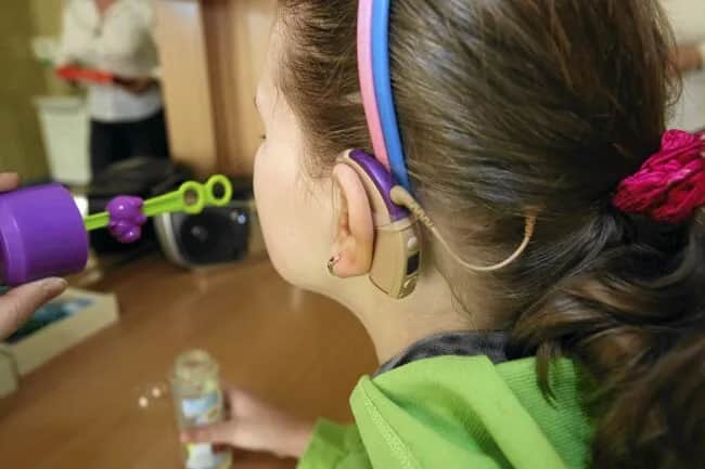 Jak załatwić aparat słuchowy na NFZ - uniknij zbędnych problemów