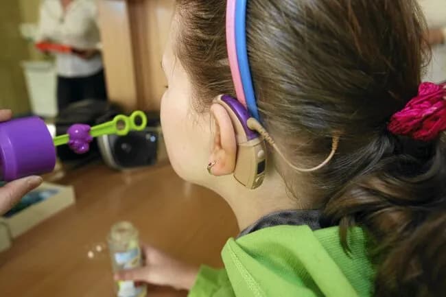 Jak załatwić aparat słuchowy na NFZ - uniknij zbędnych problemów