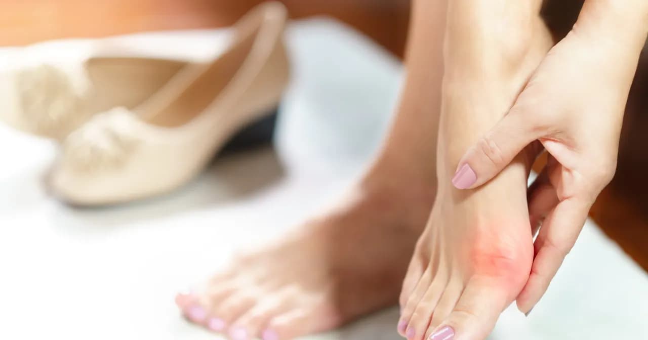 Co najlepsze na haluksy? Skuteczne metody łagodzenia bólu i deformacji